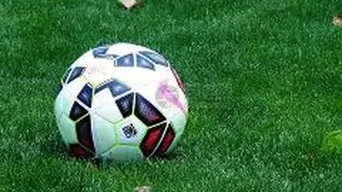 传奇射手于根伟云南之旅惊遇“意外风波”：竟被球迷亲切称为“于白旗”，究竟何方神圣引得喝彩？